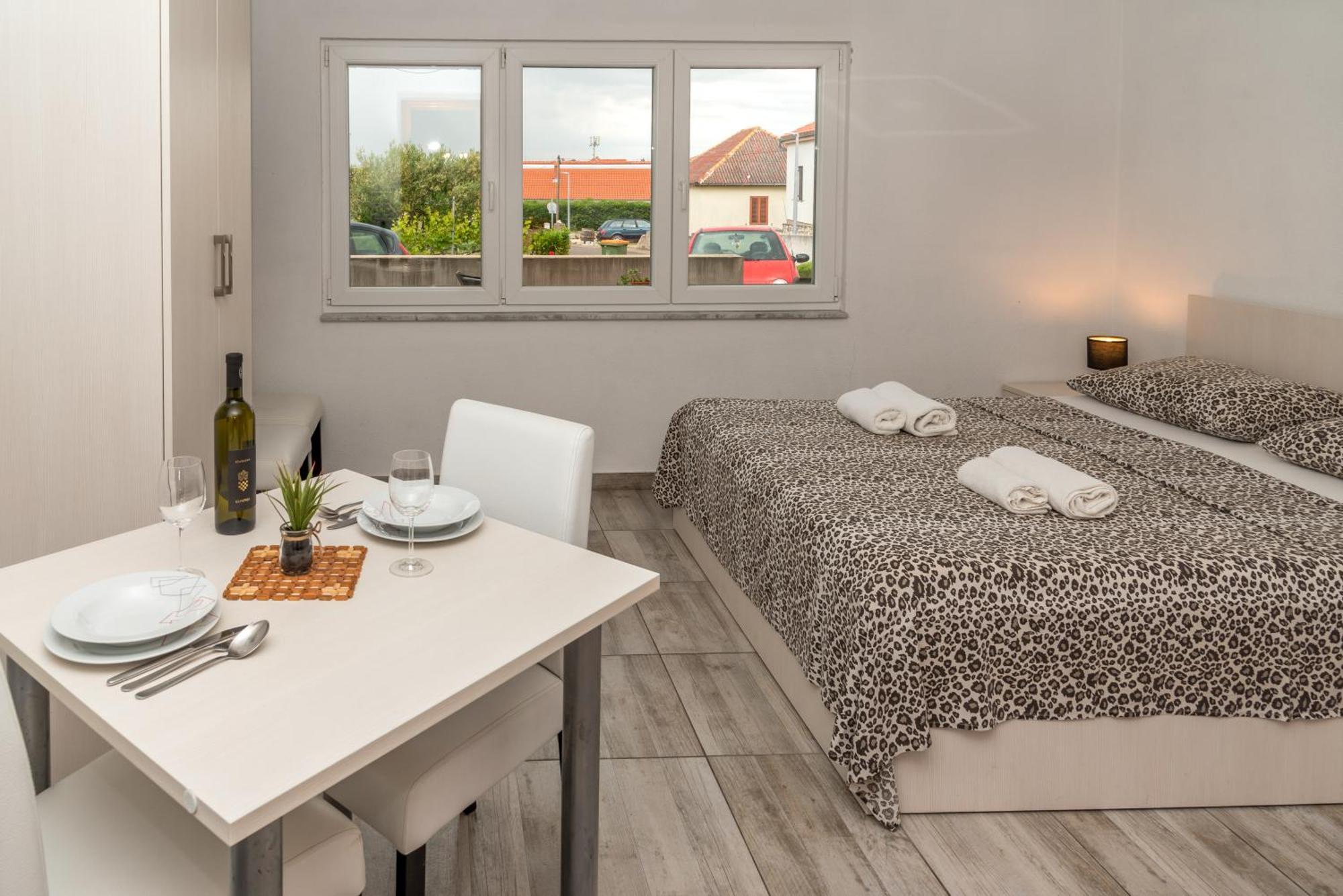 Studio Apartment Nin Exteriör bild